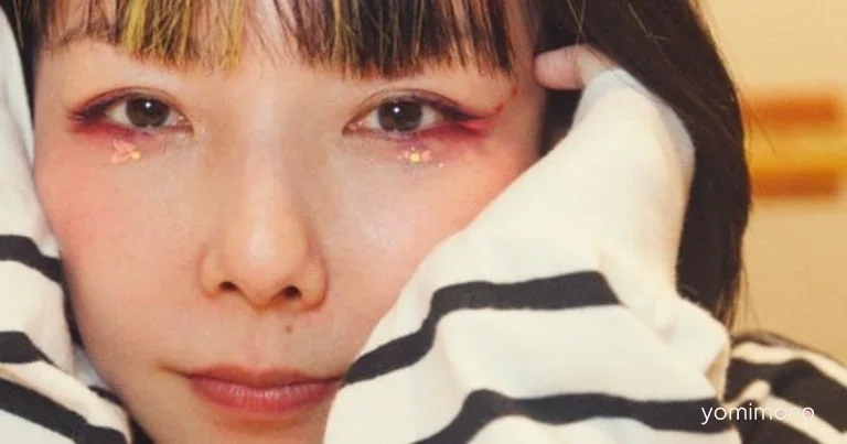 Singer aiko Hugs Concert Goer Who Collapsed, Then Reveals He Is Her Father